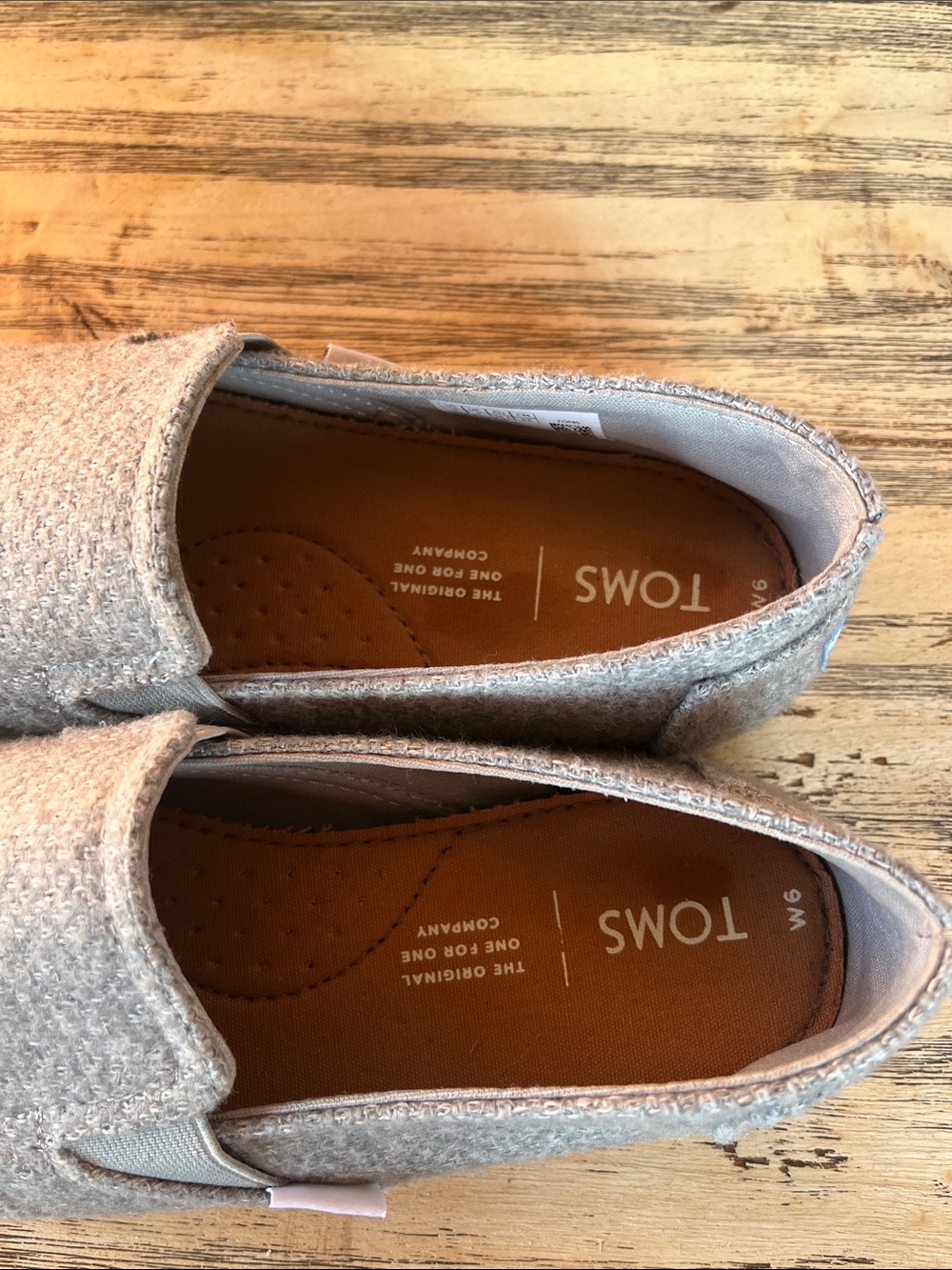 Toms Gray Slip-On Shoes with Light Blue Logo Patch Size 6 Excellent condition - Picture 8 of 11